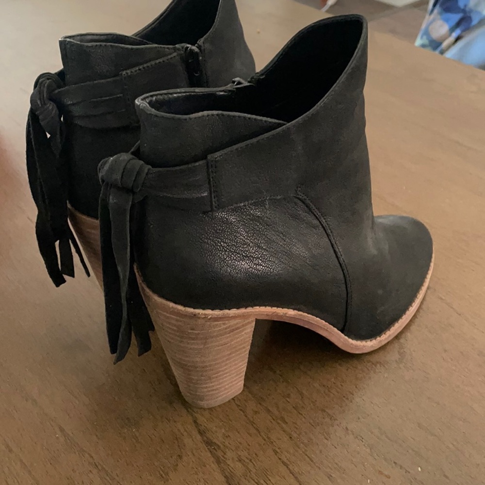 WORN ONCE - inside! black bootie 4 inch heal